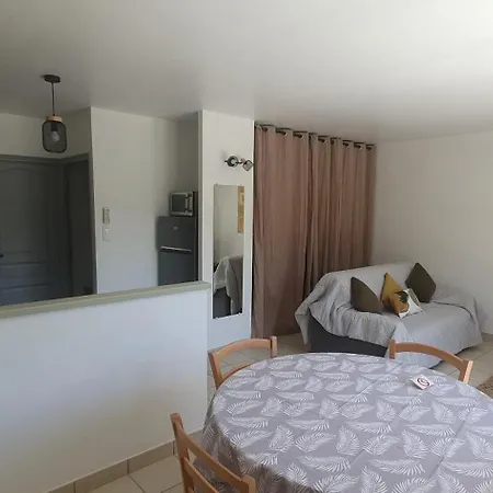 Holiday home Mini - T2 Climatise, Proche Des Plages *